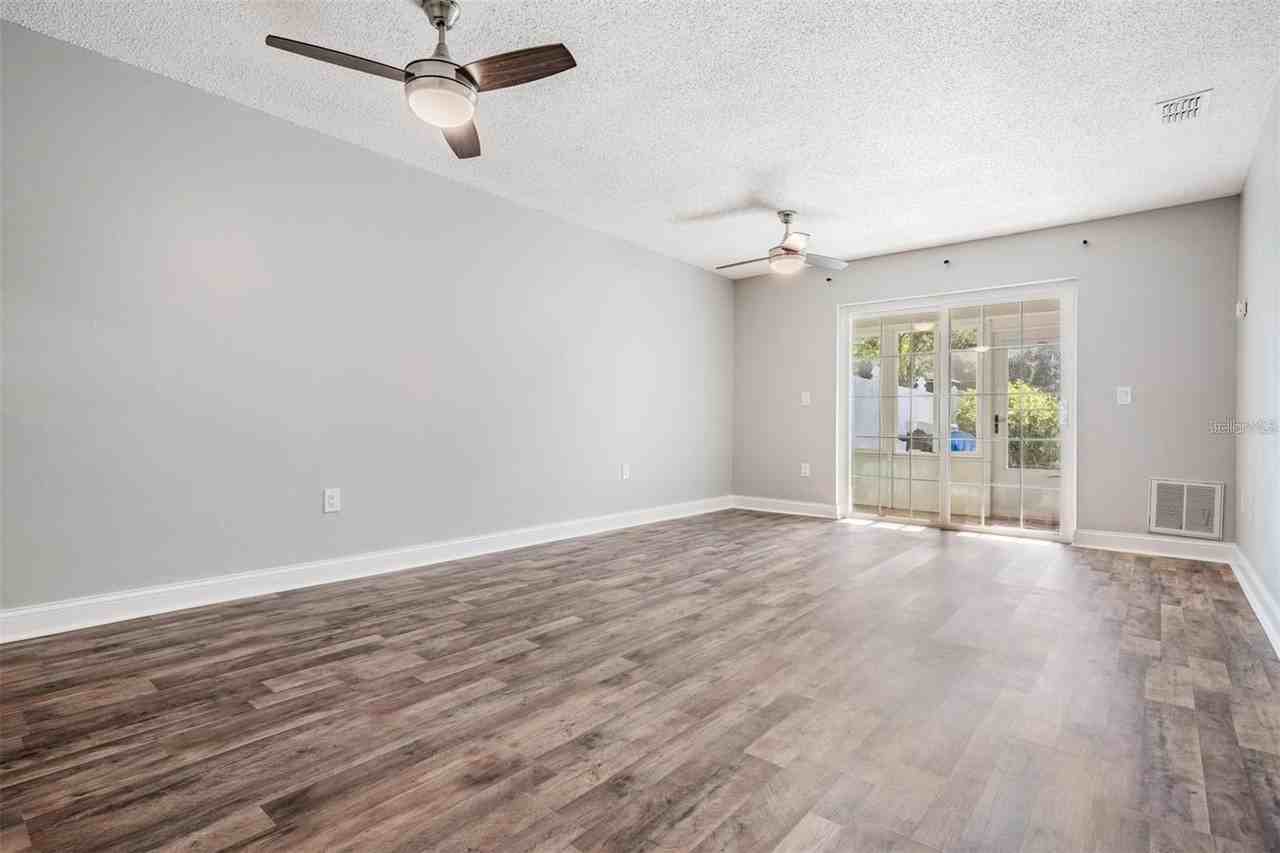 364 Gloucester St - Photo 7 of 29