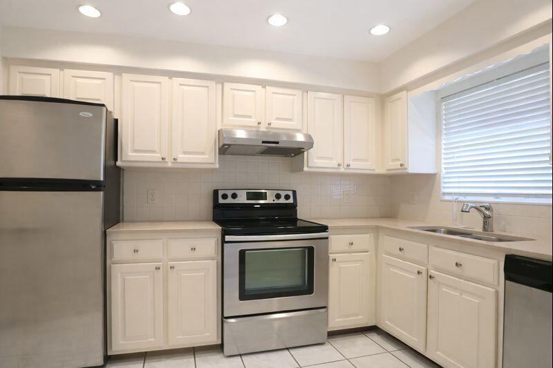 1443 Sw 27th Ave #2D - Photo 6 of 6