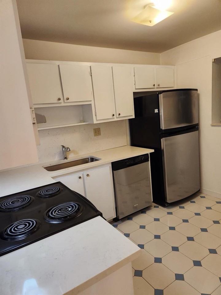 511 Gardens Dr #104 - Photo 3 of 8