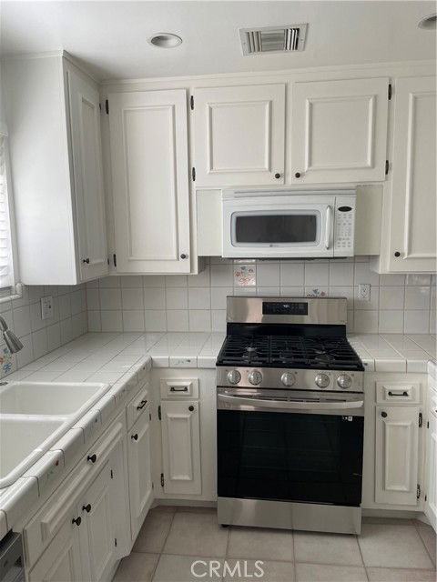 23832 Calvert St - Photo 3 of 8