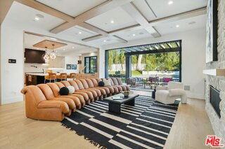 5124 Calvin Ave - Photo 2 of 8