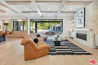 5124 Calvin Ave - Photo 3 of 8