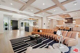 5124 Calvin Ave - Photo 7 of 8