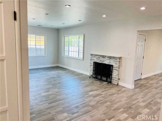 512 N Lazard St - Photo 2 of 3