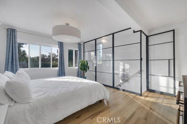 5727 Colbath Ave - Photo 5 of 8