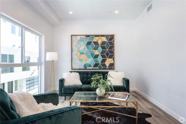 5655 Hazeltine Ave #2 - Photo 2 of 8