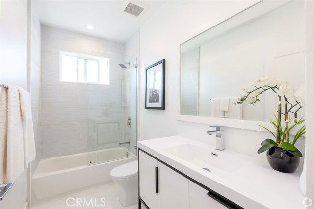 5655 Hazeltine Ave #2 - Photo 7 of 8