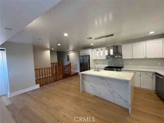 204 Mockingbird Ln - Photo 3 of 8