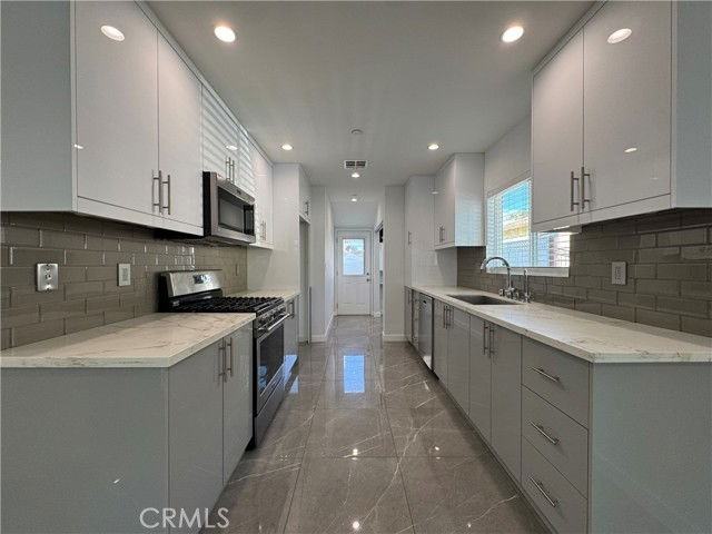 8633 Bluffdale Dr - Photo 4 of 8