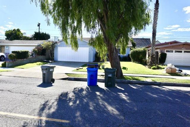 422 Avenue E - Photo 3 of 8