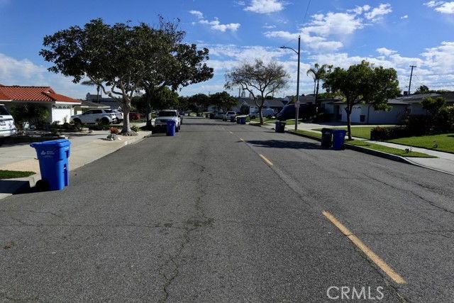 422 Avenue E - Photo 5 of 8