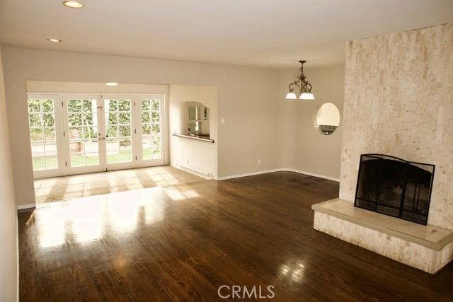 422 Avenue E - Photo 7 of 8