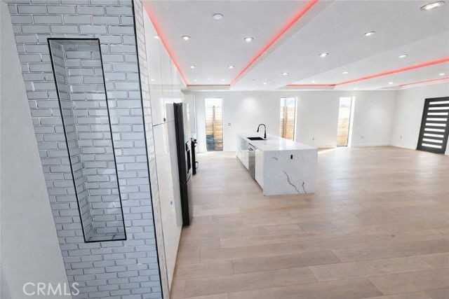 920 California Ave #922 - Photo 2 of 8