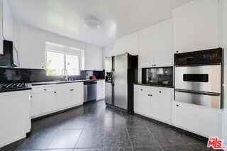 1022 21st St - Photo 3 of 8