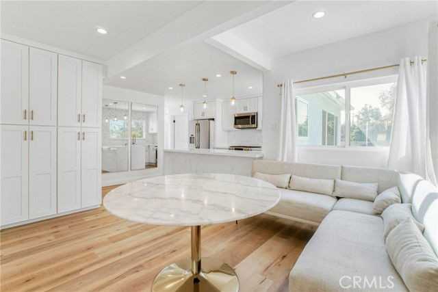 1524 E Mariposa Ave - Photo 4 of 8