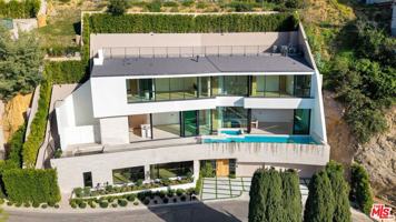 featured image of 8765 Hollywood Blvd