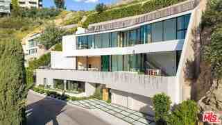 8765 Hollywood Blvd - Photo 3 of 8