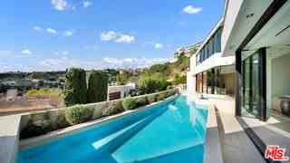 8765 Hollywood Blvd - Photo 4 of 8