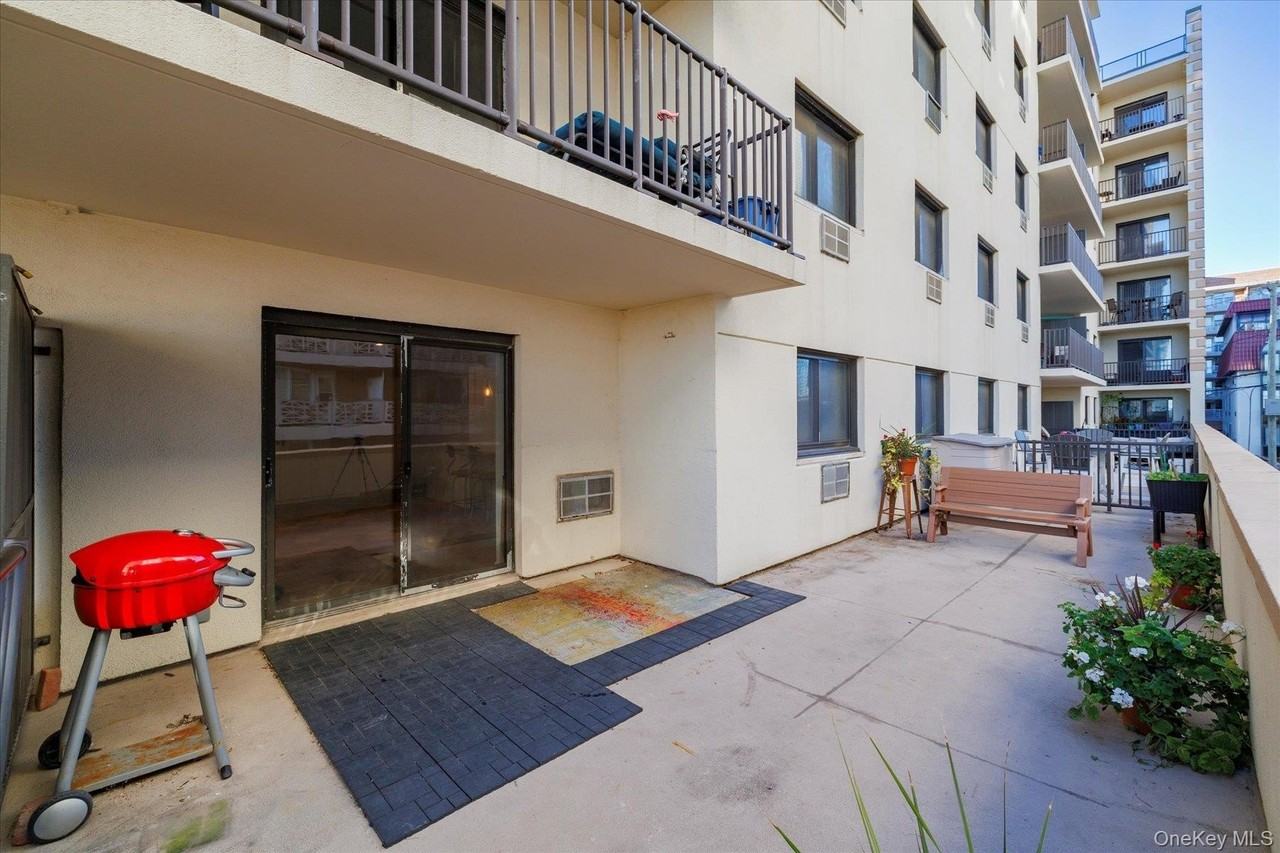 420 Shore Rd Apt 1f #1F - Photo 3 of 21