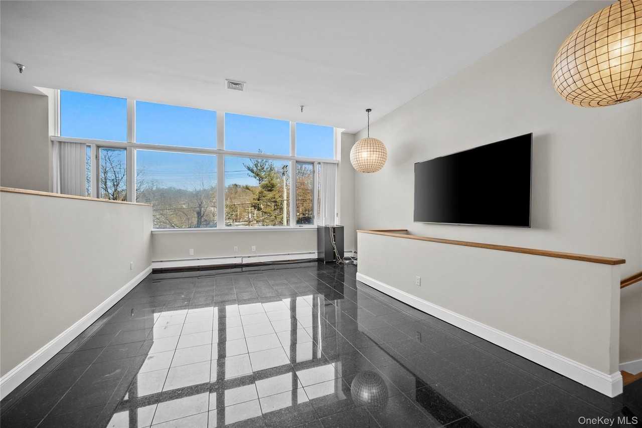 520 Ashford Ave Apt 5 #5 - Photo 4 of 37