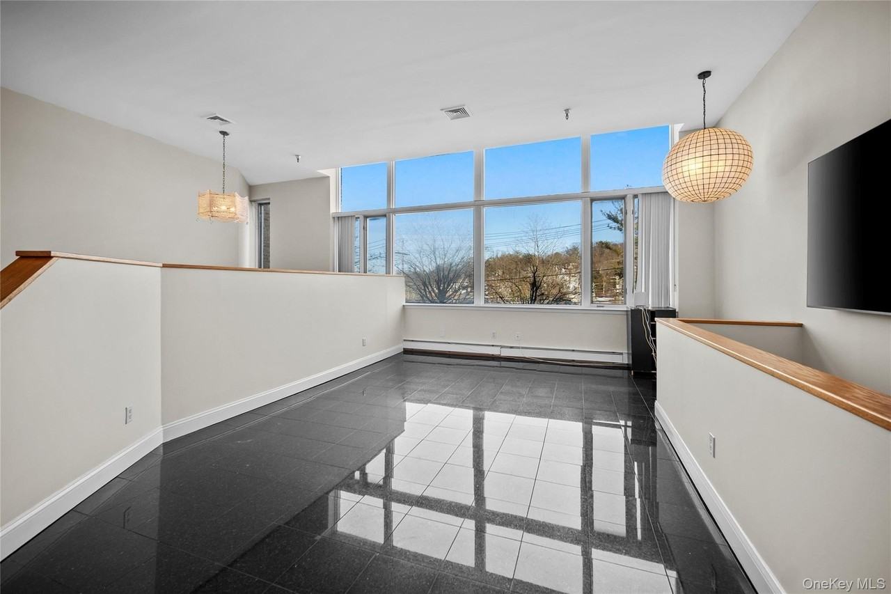 520 Ashford Ave Apt 5 #5 - Photo 5 of 37