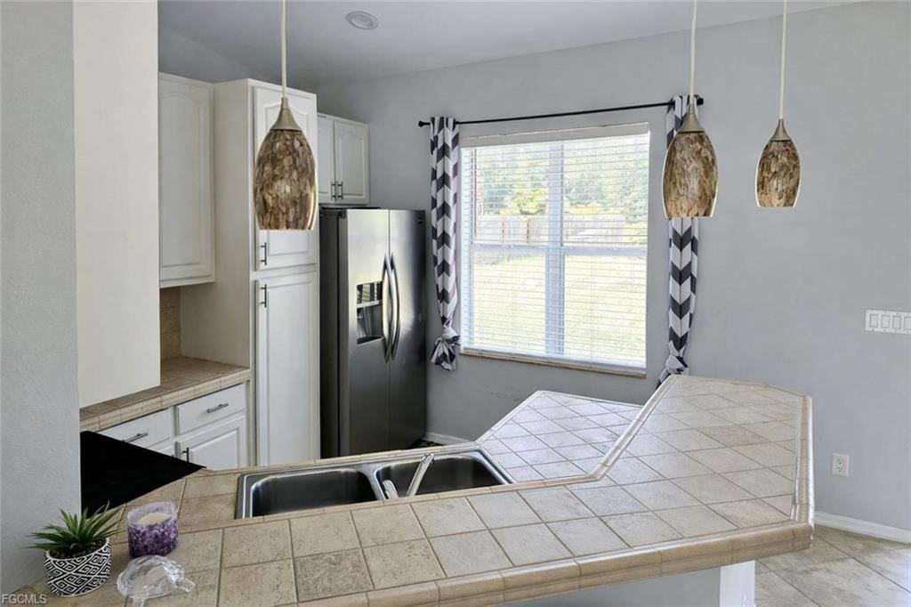 701 Arundel Cir - Photo 4 of 8