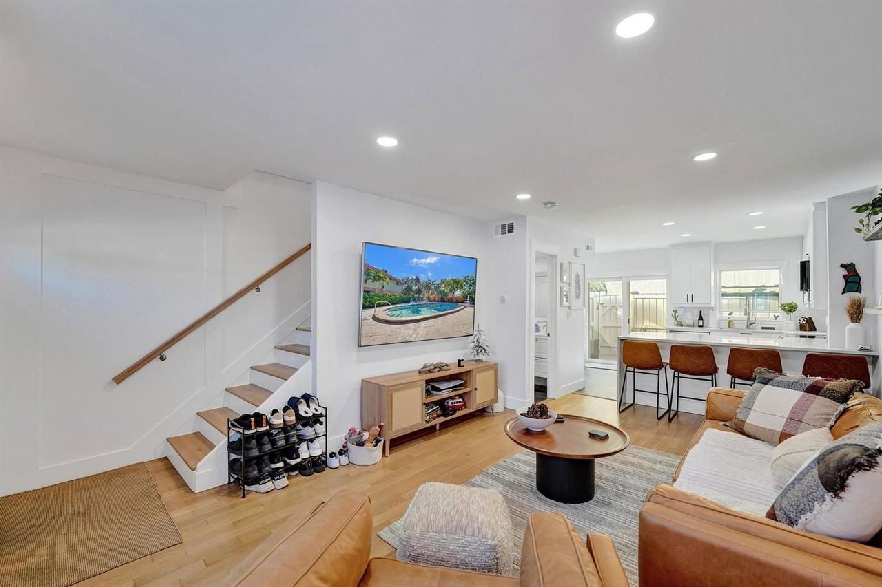 120 Ne 20th Ct - Photo 2 of 8