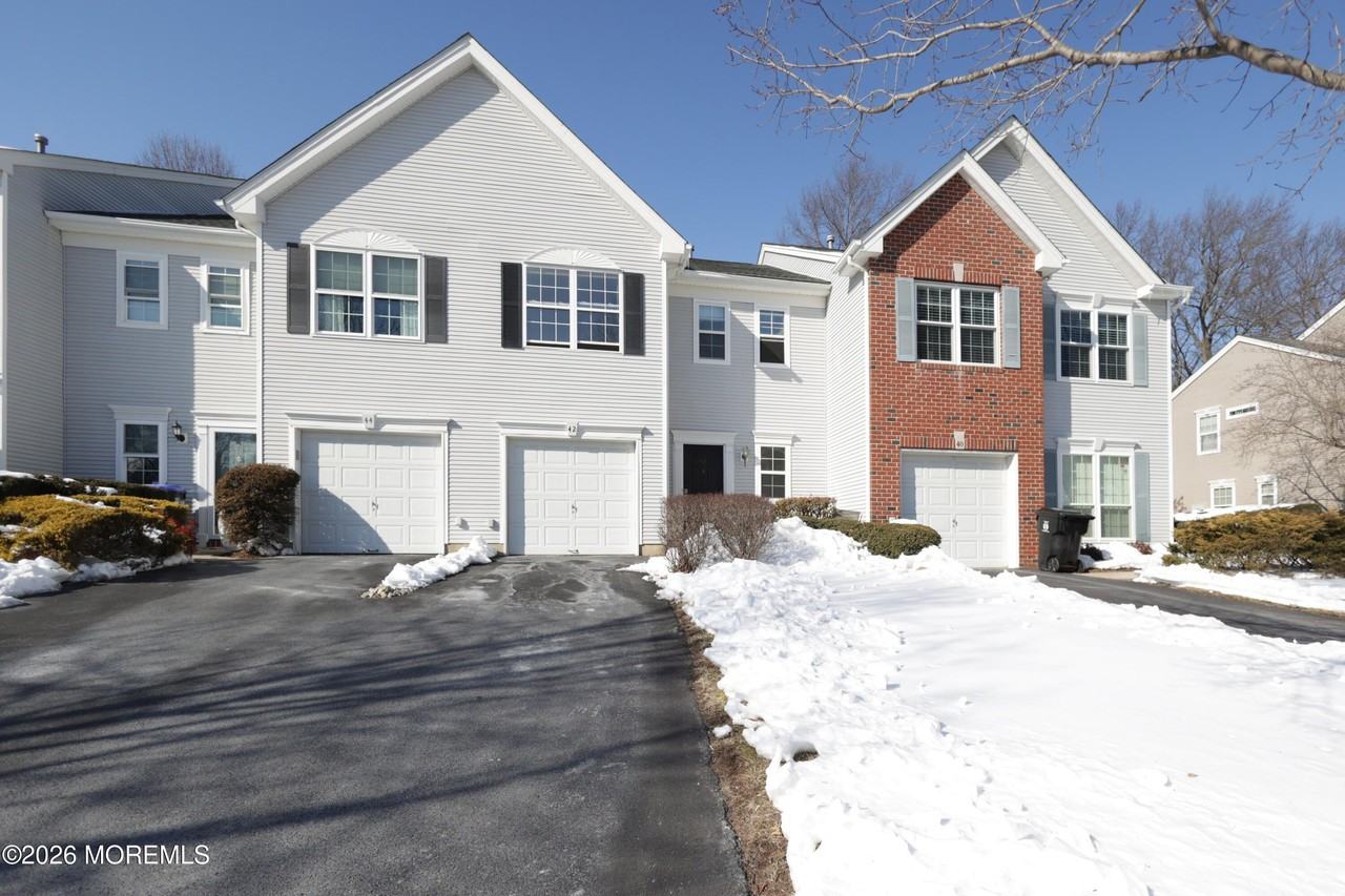 42 Pennsbury Way - Photo 2 of 22