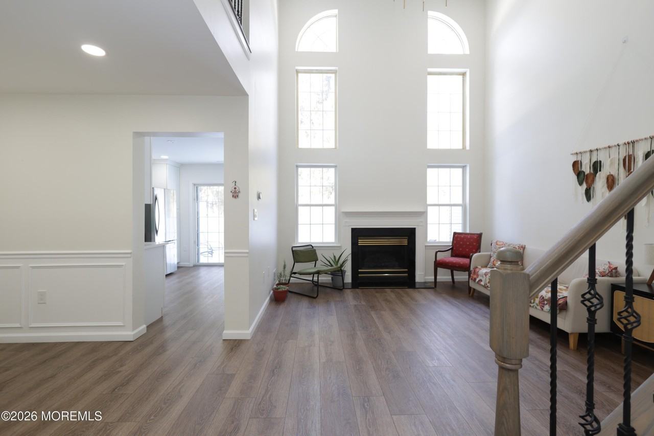 42 Pennsbury Way - Photo 5 of 22