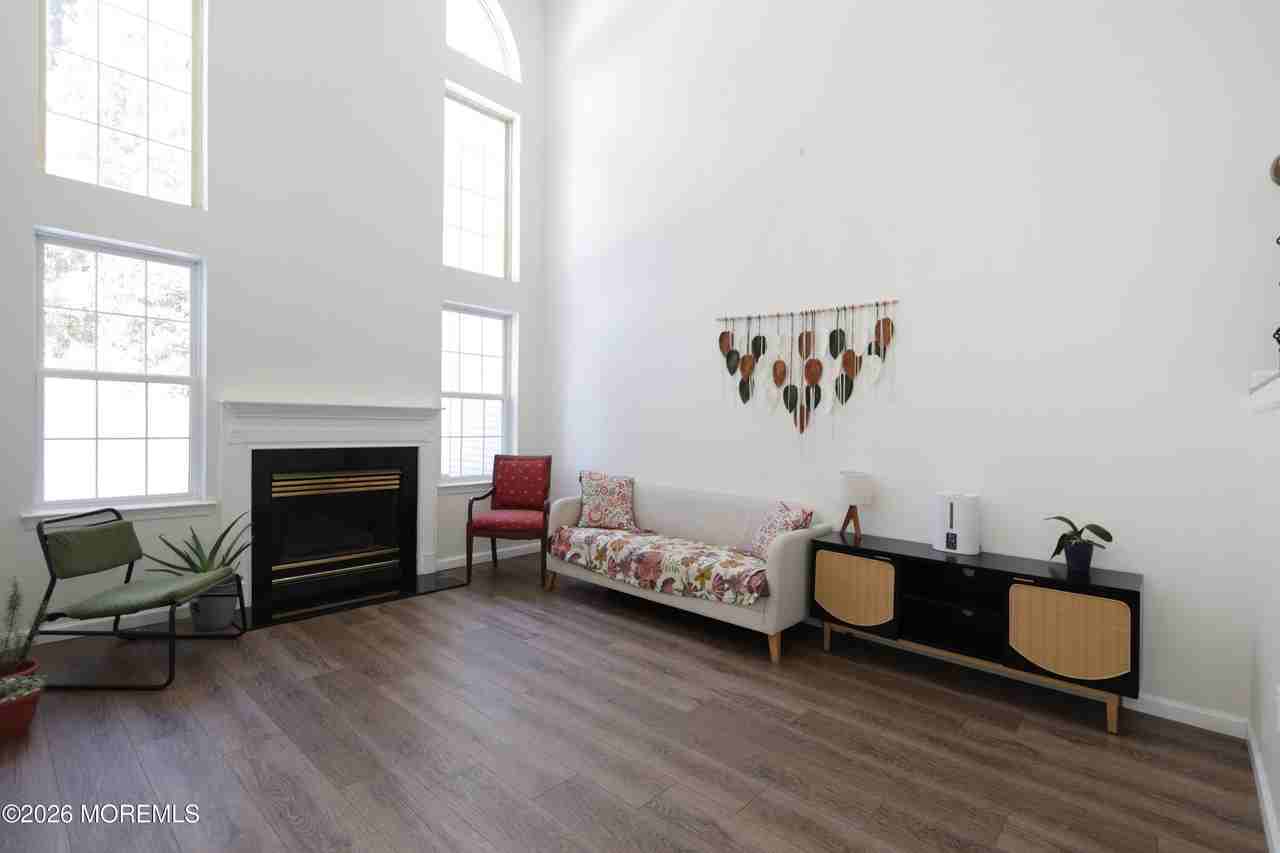 42 Pennsbury Way - Photo 6 of 22