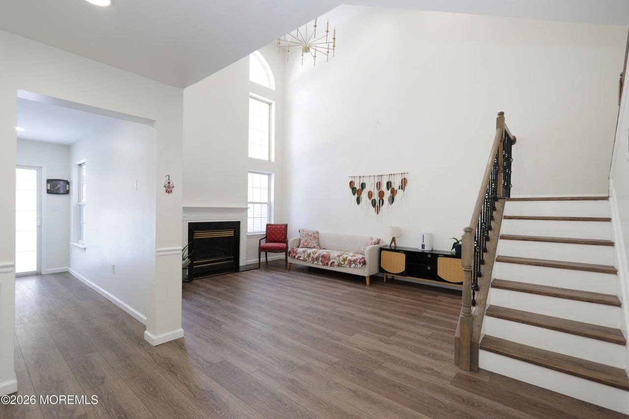 42 Pennsbury Way - Photo 7 of 22