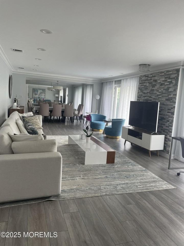 506 Roseld Ave - Photo 2 of 14