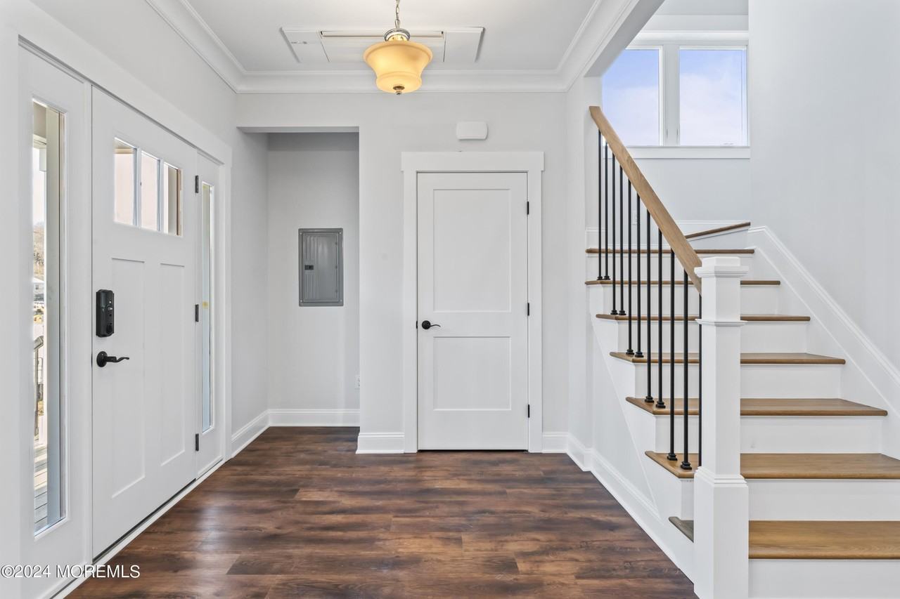 95 Bay Ave Unit 8 #8 - Photo 5 of 37