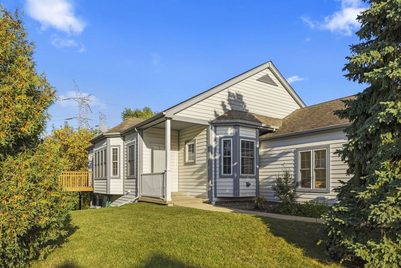 1537 Queen Ann Ln - Photo 4 of 31