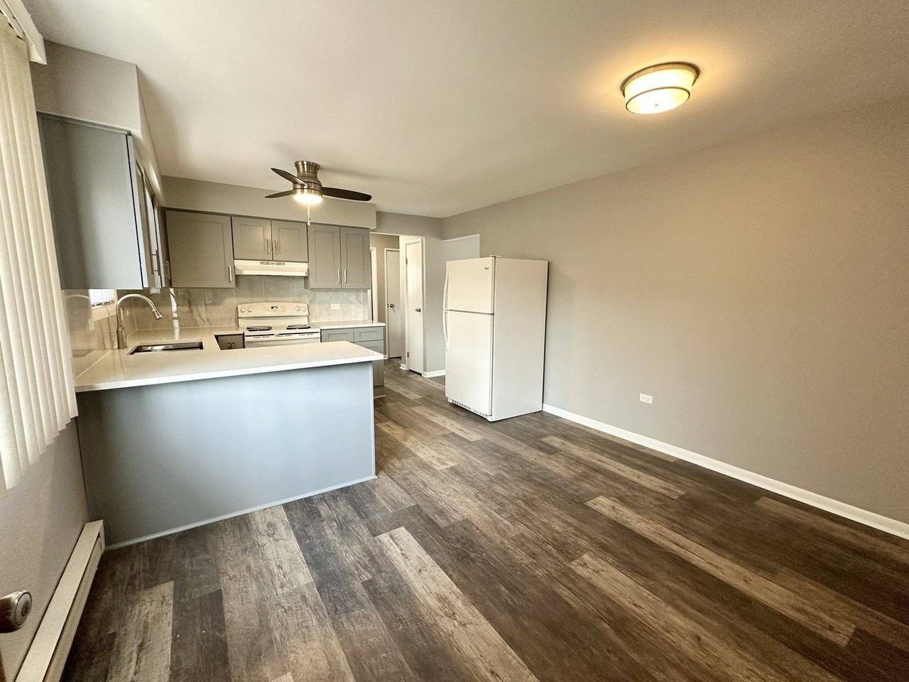 6334 W 65th St Apt 3n #3N - Photo 6 of 9