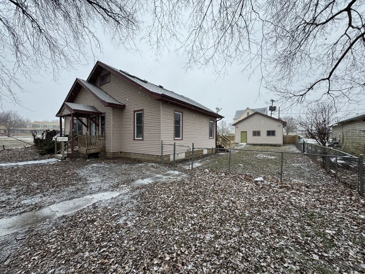 309 N 9th St - Photo 2 of 15