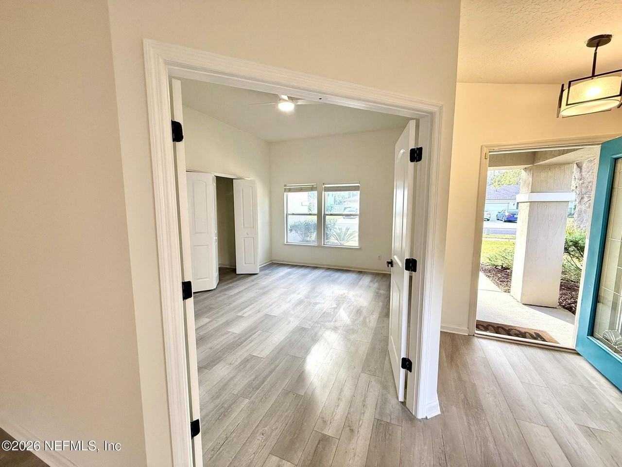 897 Collinswood Dr - Photo 3 of 28