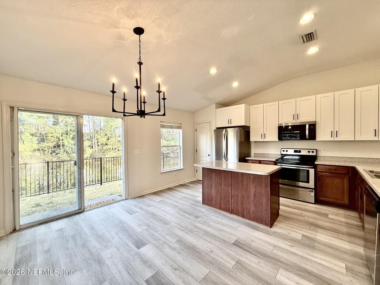 897 Collinswood Dr - Photo 7 of 28