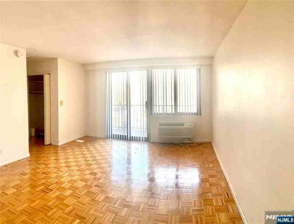 1590 Anderson Ave Apt 10d - Photo 6 of 30