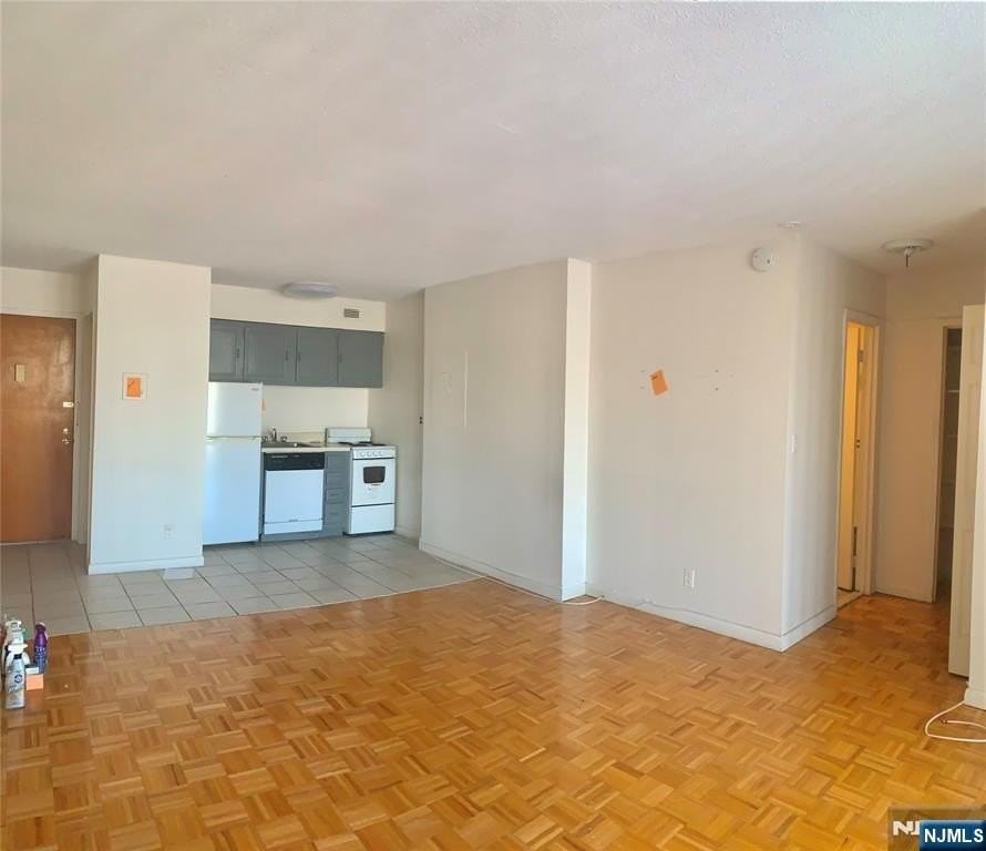 1590 Anderson Ave Apt 10d - Photo 7 of 30