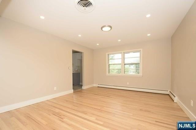 27-14 Berdan Ave - Photo 7 of 23