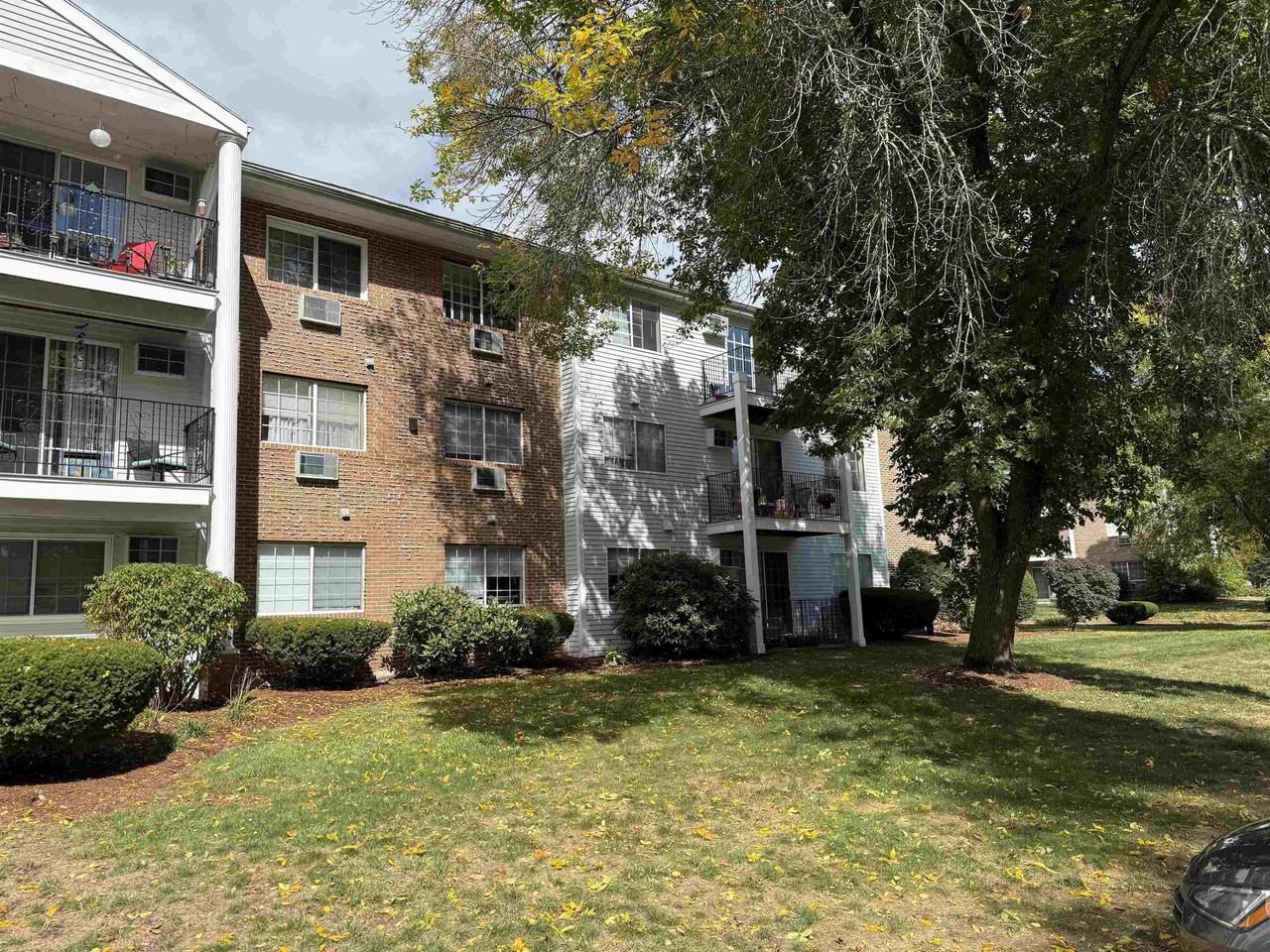 385 Huse Rd #15 - Photo 7 of 42