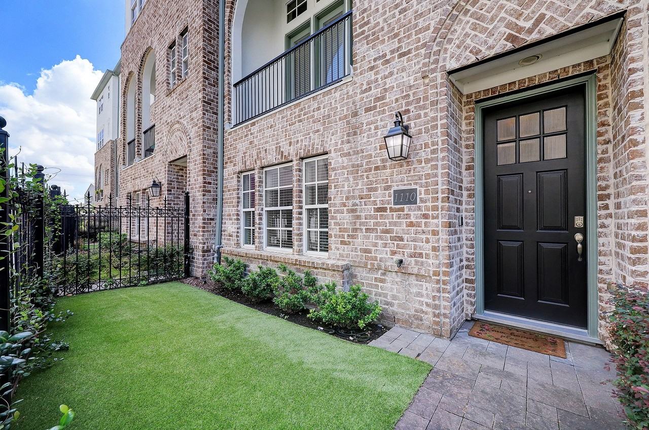 1110 Thompson St - Photo 4 of 32