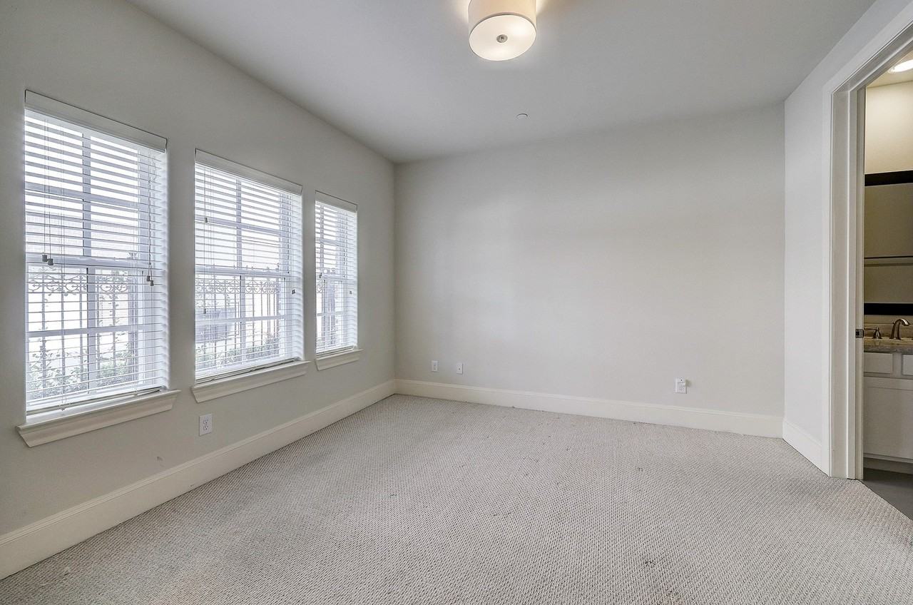 1110 Thompson St - Photo 6 of 32