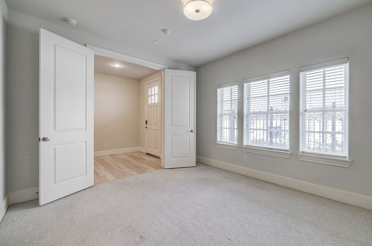 1110 Thompson St - Photo 7 of 32