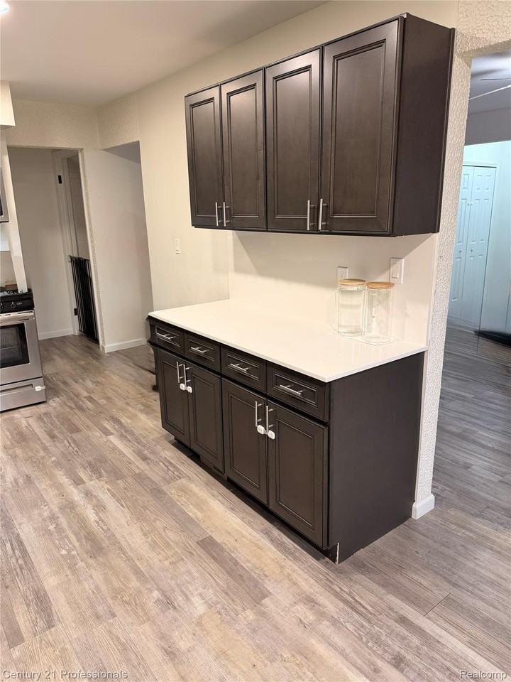 8526 Hampshire Dr - Photo 5 of 19