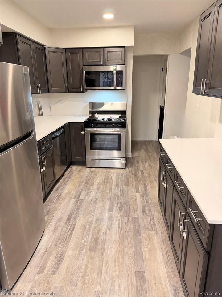 8526 Hampshire Dr - Photo 6 of 19