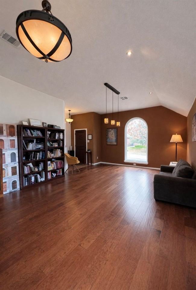 1052 Hot Spring Vly - Photo 4 of 36