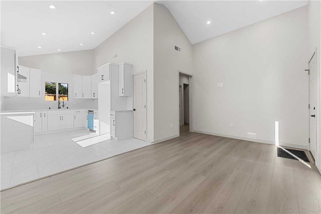 13249 Kagel Canyon St - Photo 5 of 39