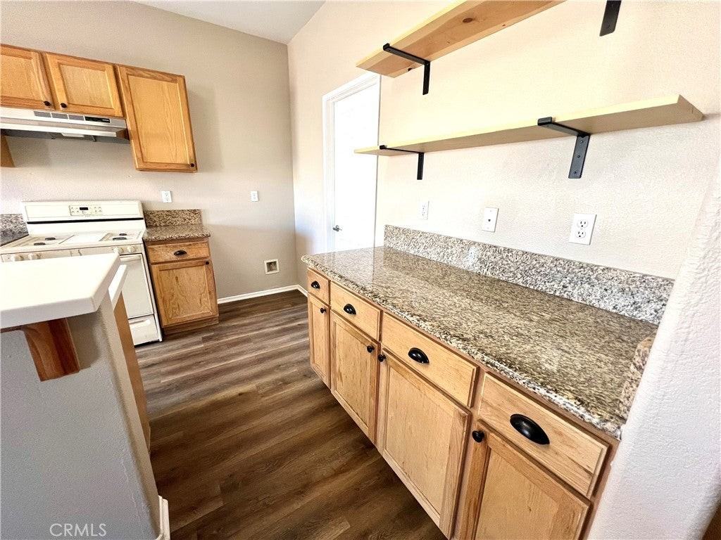 13561 Fullerton Ln - Photo 6 of 36